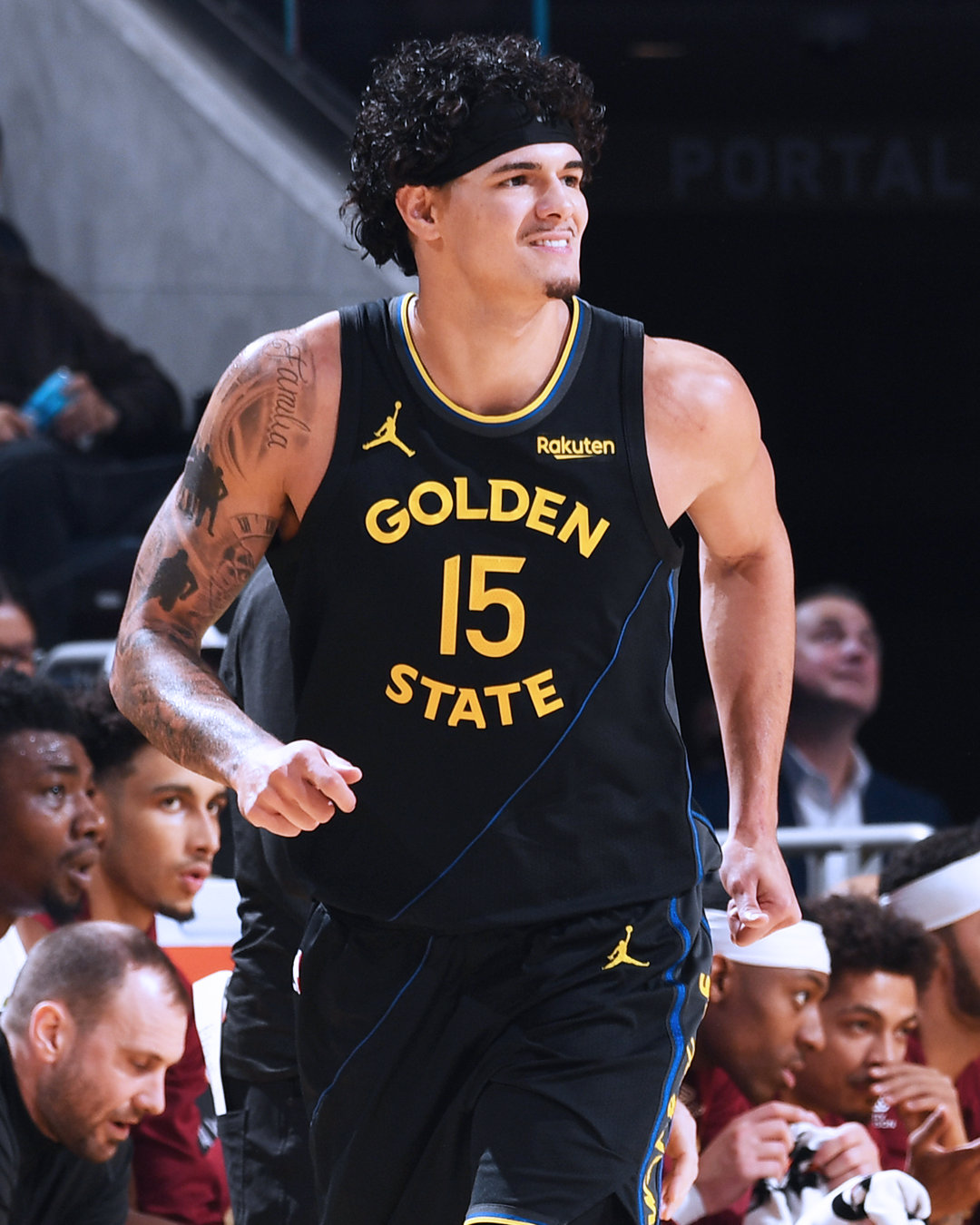 桑托斯25分，5篮板，4助攻，2抢断。骑士vs勇士