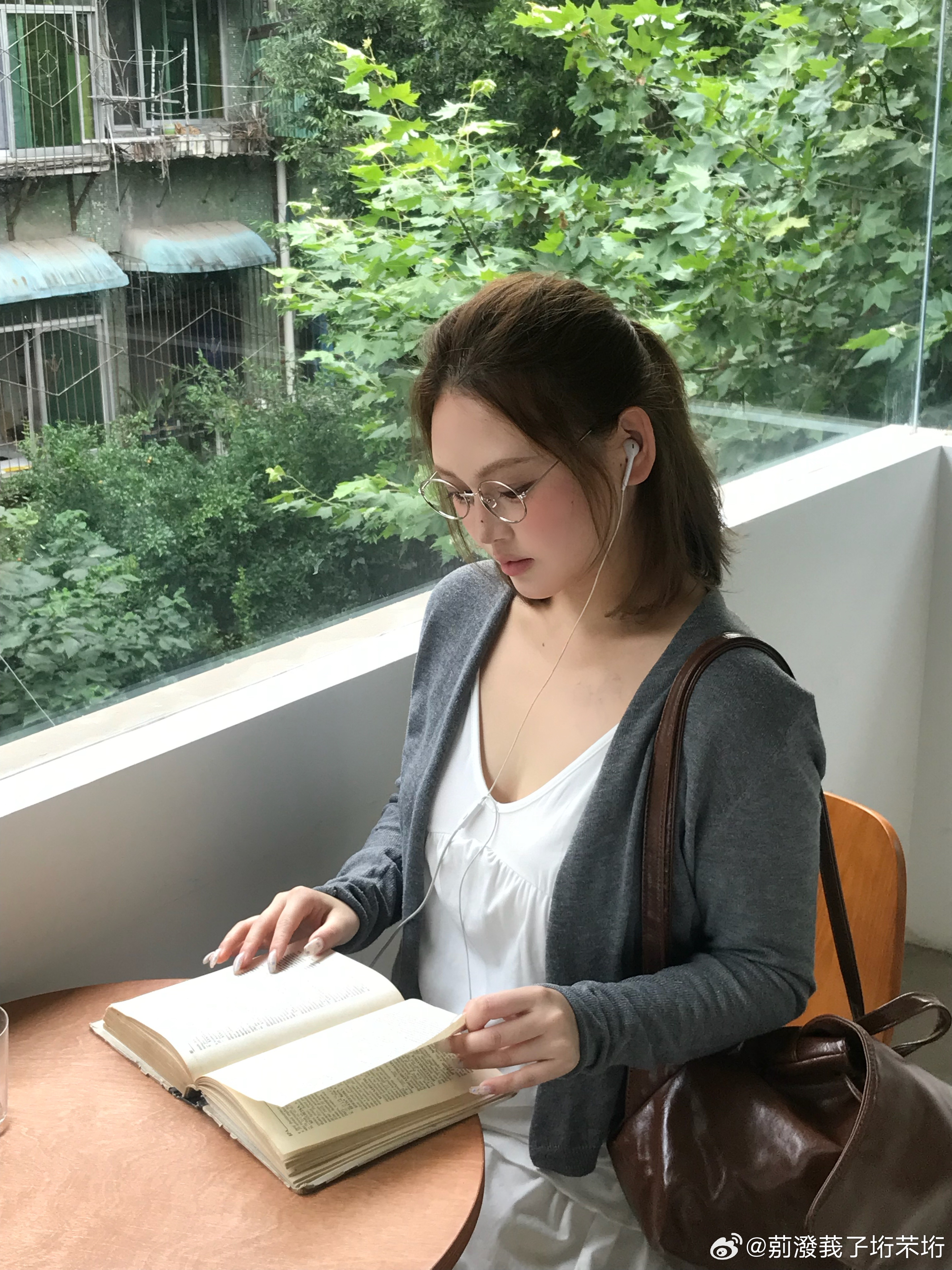 你怎么舍得让我的泪流向海 ​​​