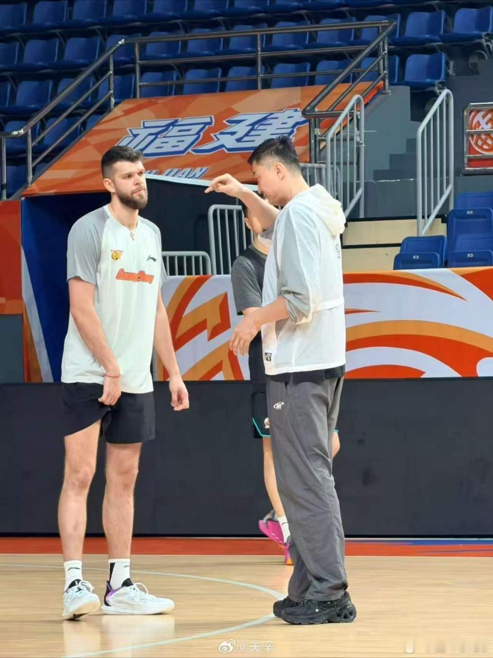 杜锋指导这么高？cba广东男篮