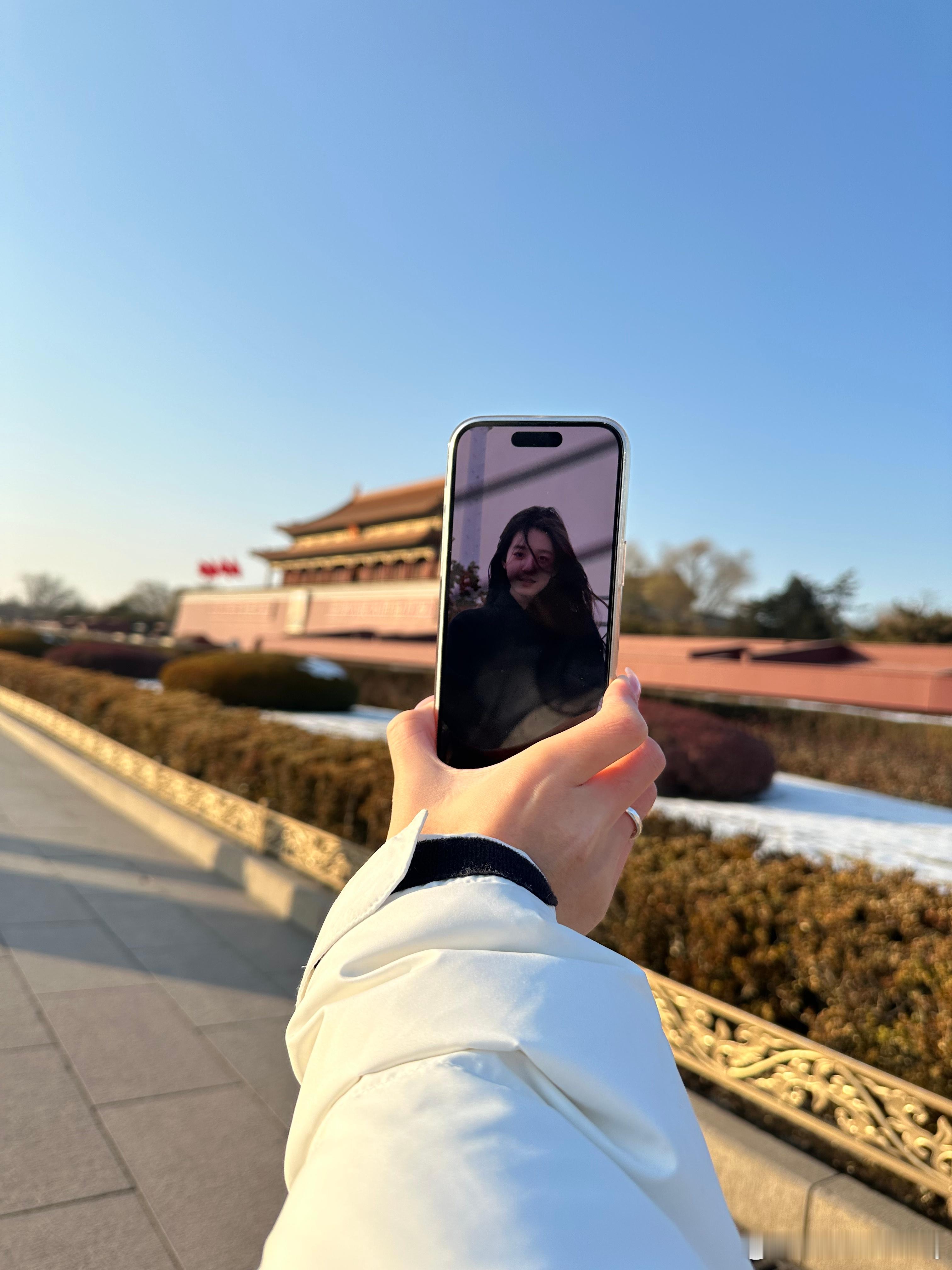 哈哈哈哈哈我让pqx帮我跟北京合个照（被我吵了半天终于给我拍了[看书] ​​​