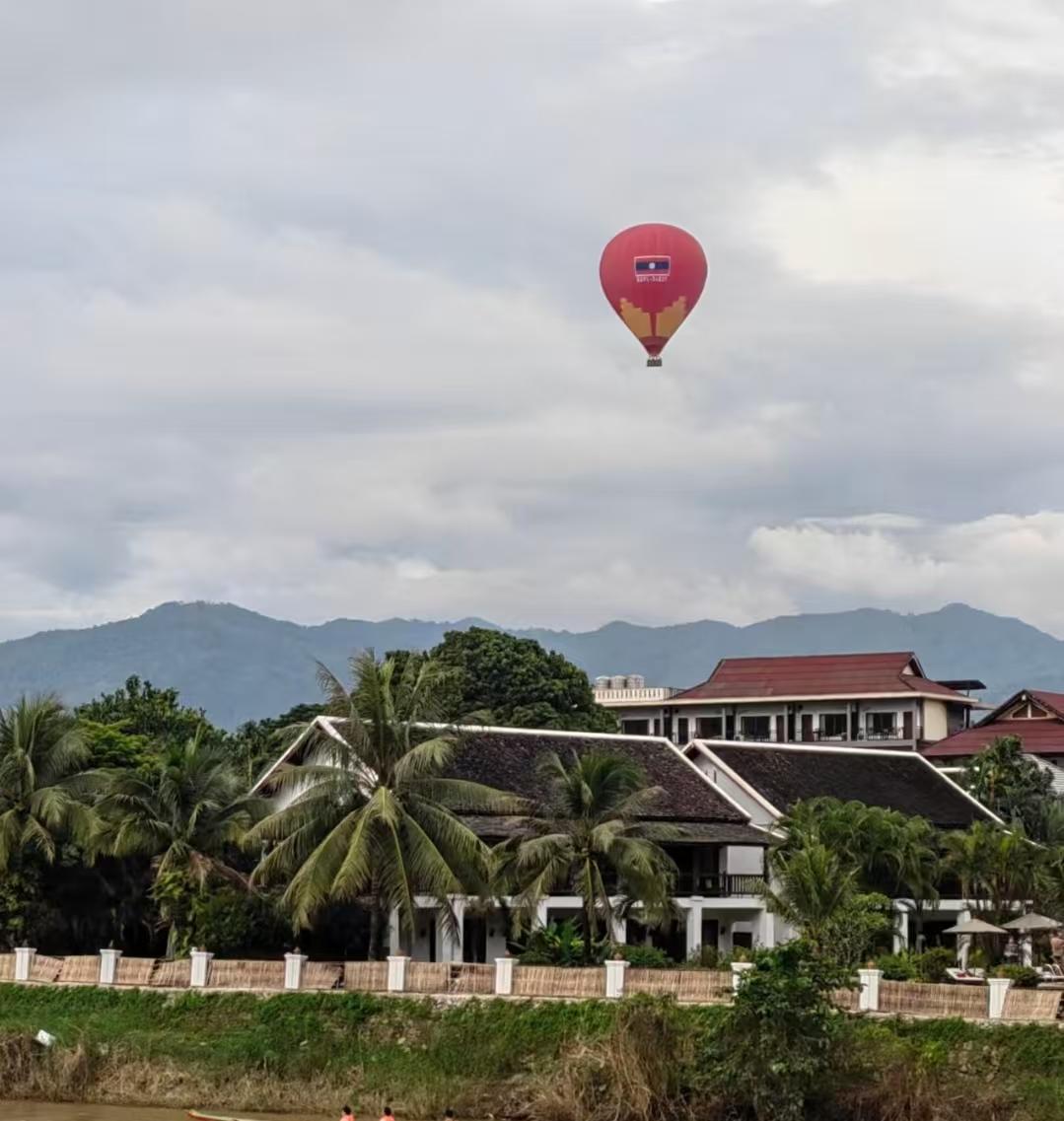 快讯！快讯！。
越南方面突然宣布了。
河内夜巡灯常亮，民间禁枪，涉毒重罚，高危因