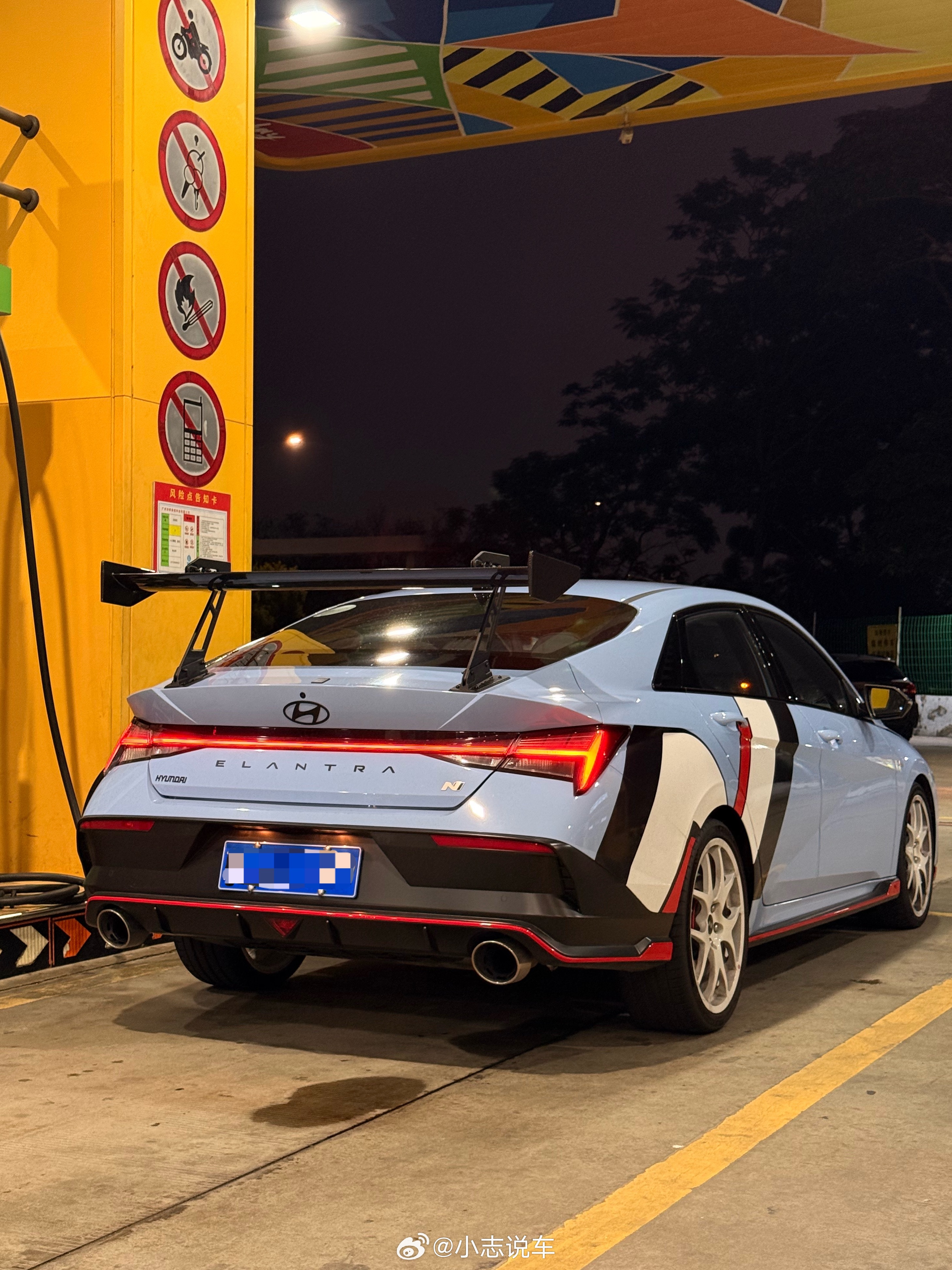 把一辆“TCR”开上马路是什么体验？～伊兰特N TCR这大尾翼是真的帅～可惜的是