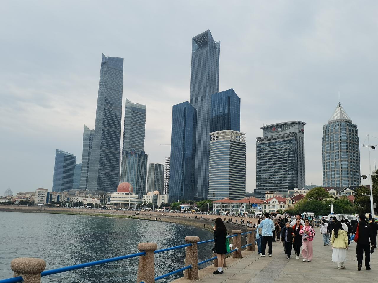 晒图笔记大赛5月2日天气阴，最高气温19度。闲来无事，与老伴一起乘公交车直达香港