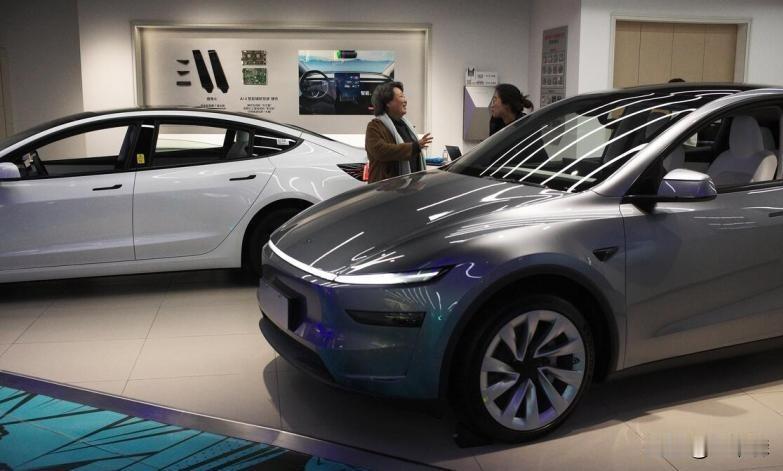 车市需求疲软 国内车企扎堆推出零首付超长周期车贷方案
 
当前国内汽车市场消费需