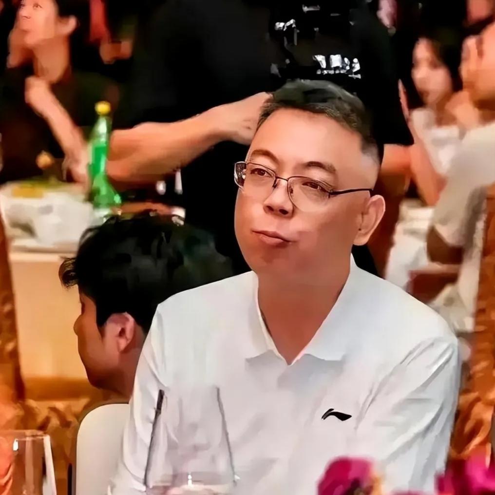 传闻四起！网传方俊将出任广东总经理，暂无官方官宣佐证
 
浙江稠州官宣方俊调离总