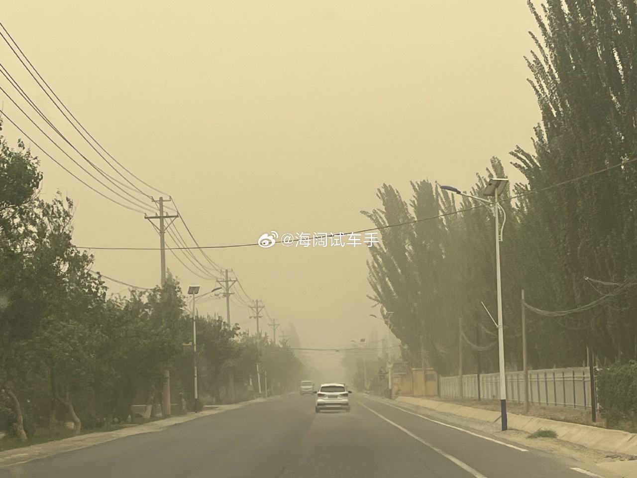 沙漠里的沙尘暴～终于开出来了！！！