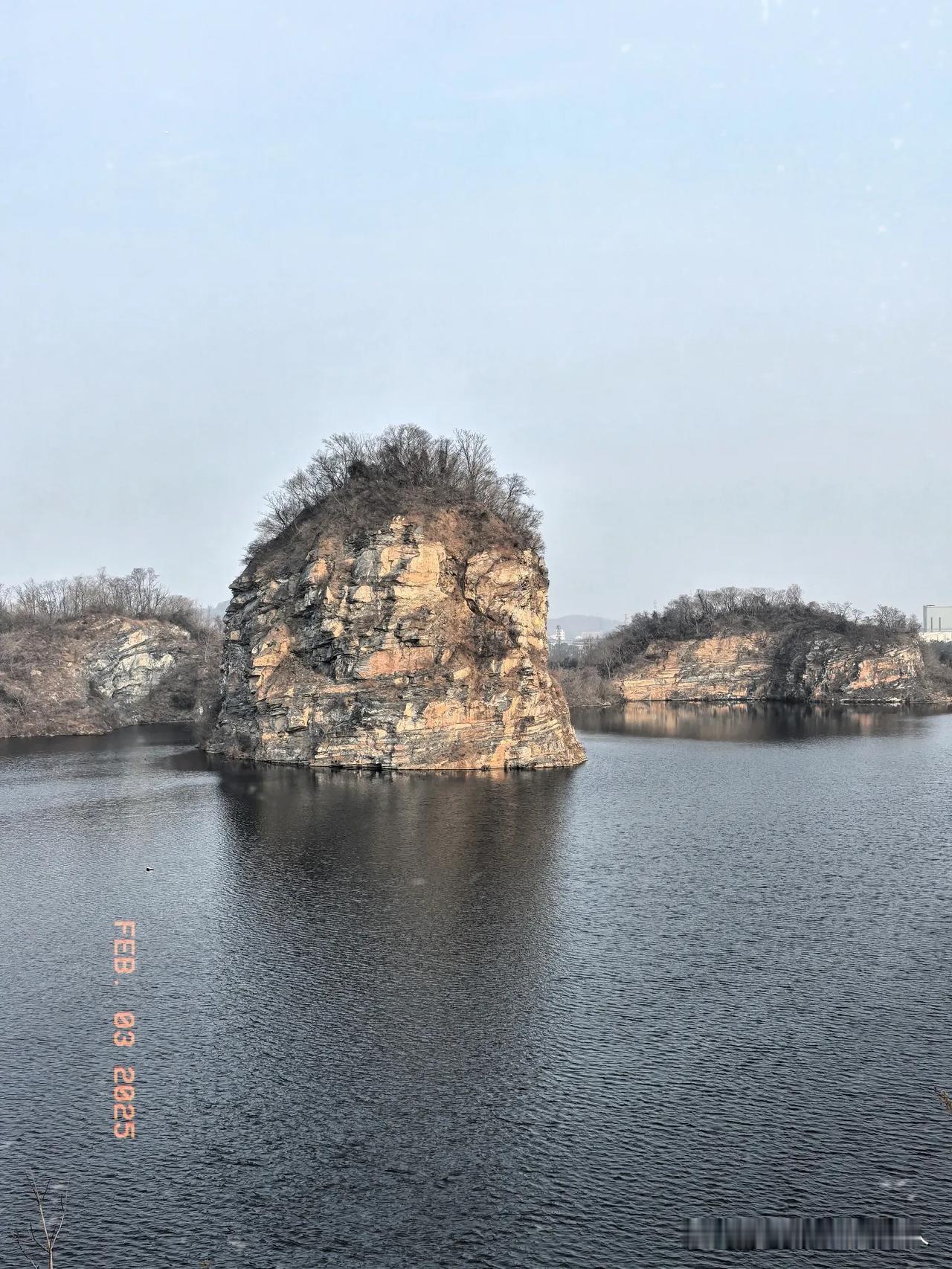 江南小桂林，丹阳七峰山。