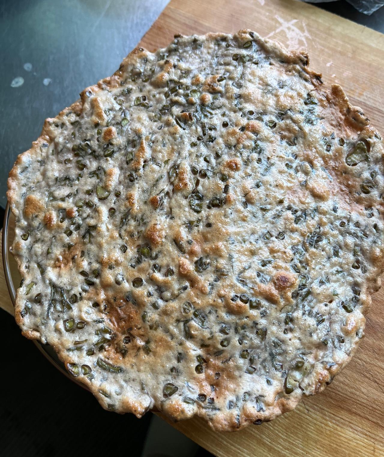 6月7口早饭；
主食；全麦香椿鸡蛋饼
菜；黄爪炒豆腐
汤；小米粥
饭后一个橙子