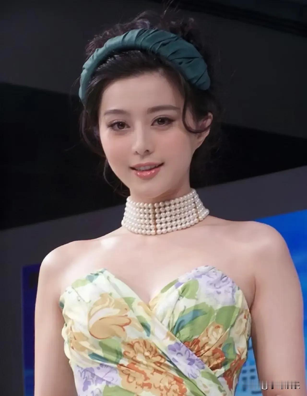 这是谁啊？好漂亮的女子，一下子想不起名字了，大眼睛感觉很眼熟，似曾相识。她这种五