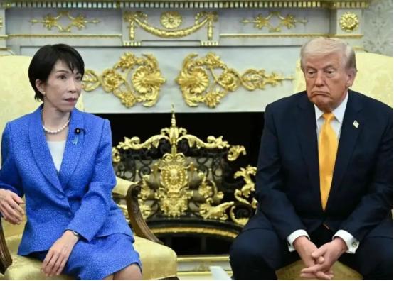 高市早苗访美之行，堪称一场全程充满讽刺与尴尬的外交闹剧。3月19日，这位日本首相