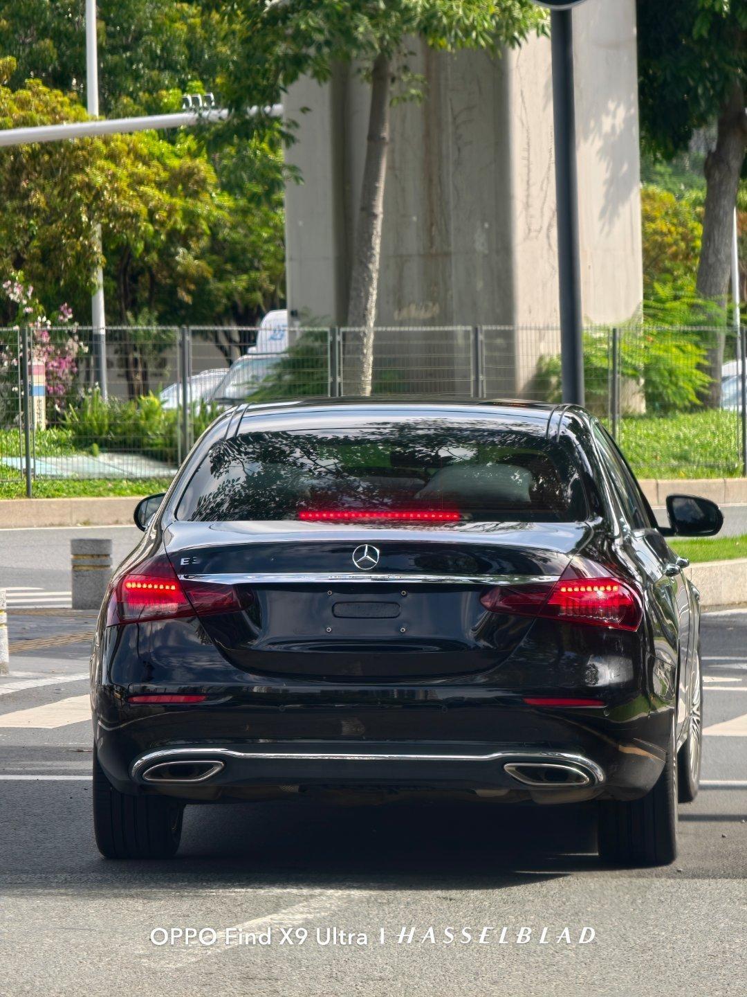 这是奔驰多少？数了数，E300万……