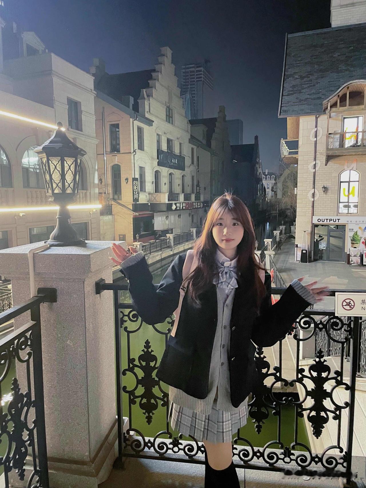 本人条件：23岁  本科
实习月薪3k  唱歌 跳舞 羽毛球 游泳 吉他 尤克里