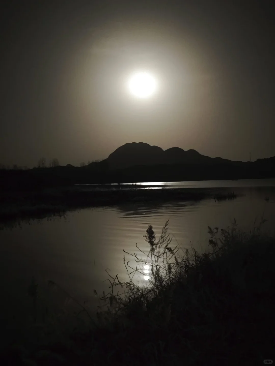 易水湖露营⛺️满月🌕湖水映余晖