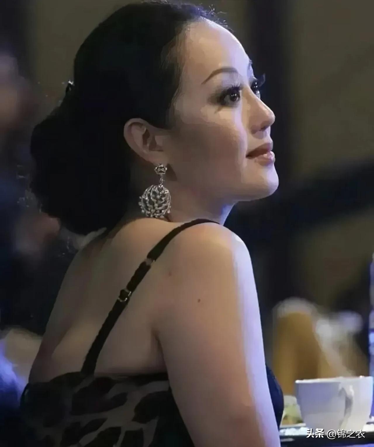 看完节目我觉得，章小蕙的强大和体面固然有先天性格的因素，但也离不开生活给她的都是