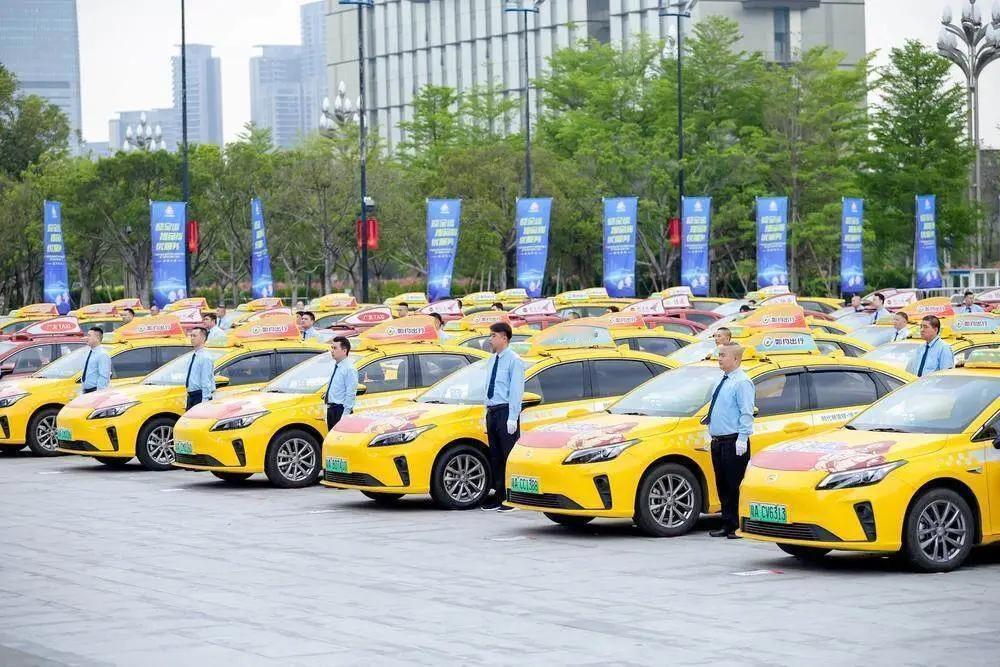 【有市民建议出租汽车司机要英语四级以上？？？】近日，广州市交通运输局在官网发布《