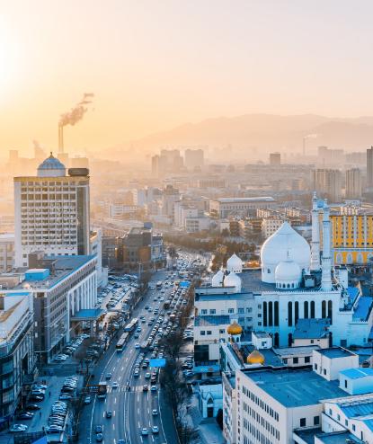这所学校在哪儿？内蒙古呼和浩特市，有新华和云谷两个校区，占地756.35亩。 它