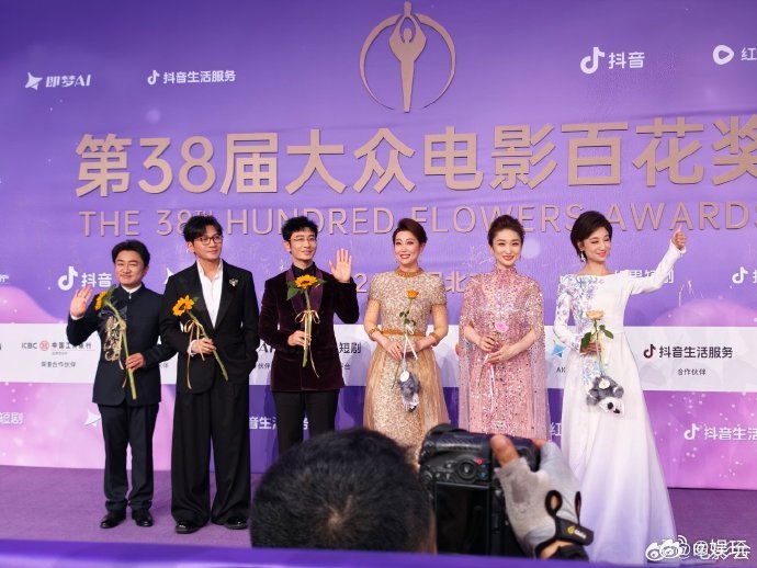黄晓明苏有朋王祖蓝主持百花奖百花奖红毯众期待的光影电影盛宴即将拉开帷幕，黄晓明、