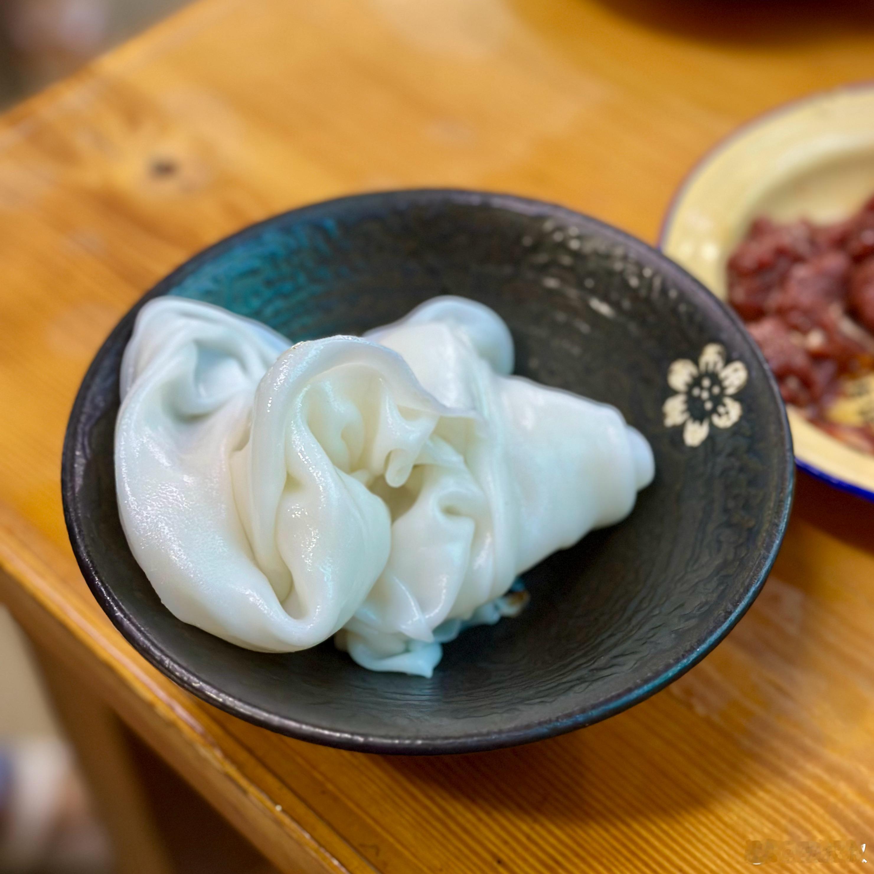 冒雨来花牌坊吃贵州酸汤牛肉火锅，必须是真爱粉了。黄姐说前一段最热那几天，他们刚打
