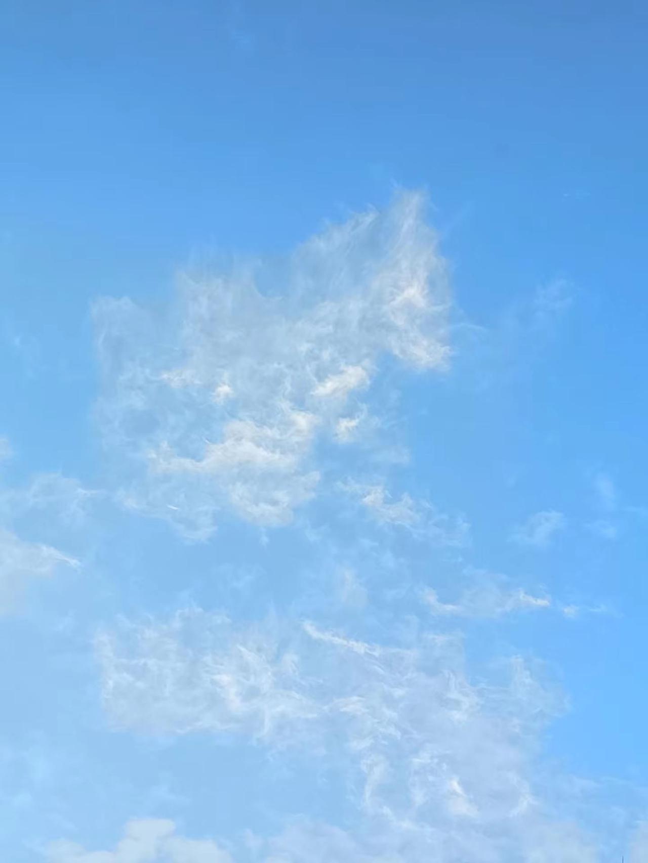 云是天空写的诗