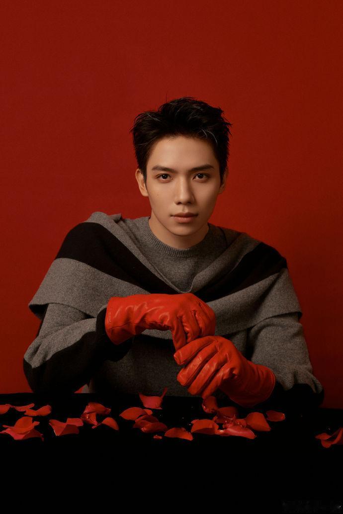 罗一舟回应摆脱流量标签罗一舟回应太绝了！不尬吹不辩解，一句话道破工作本质！ 