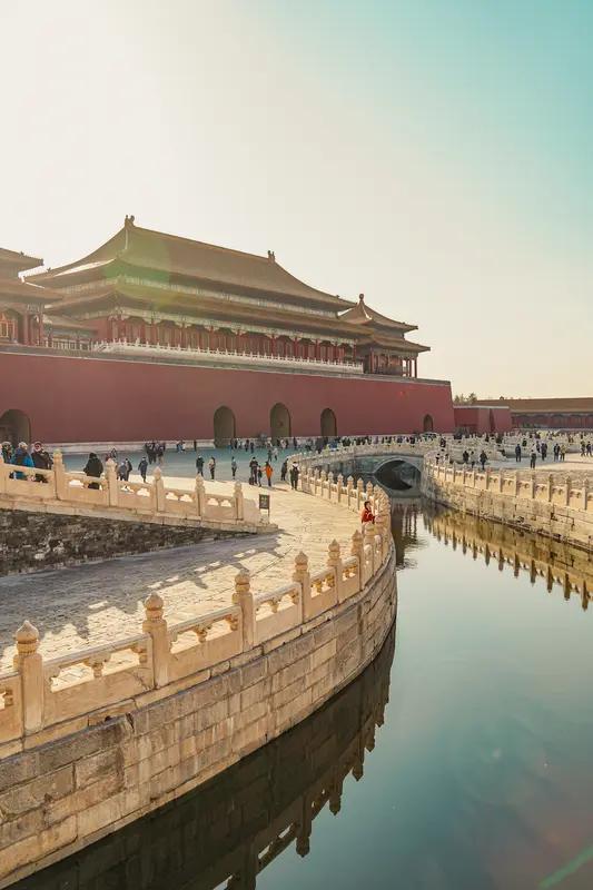 这是一个历史爱好者们津津乐道的经典“反事实”问题。总体来看，清末的君主立宪并非毫