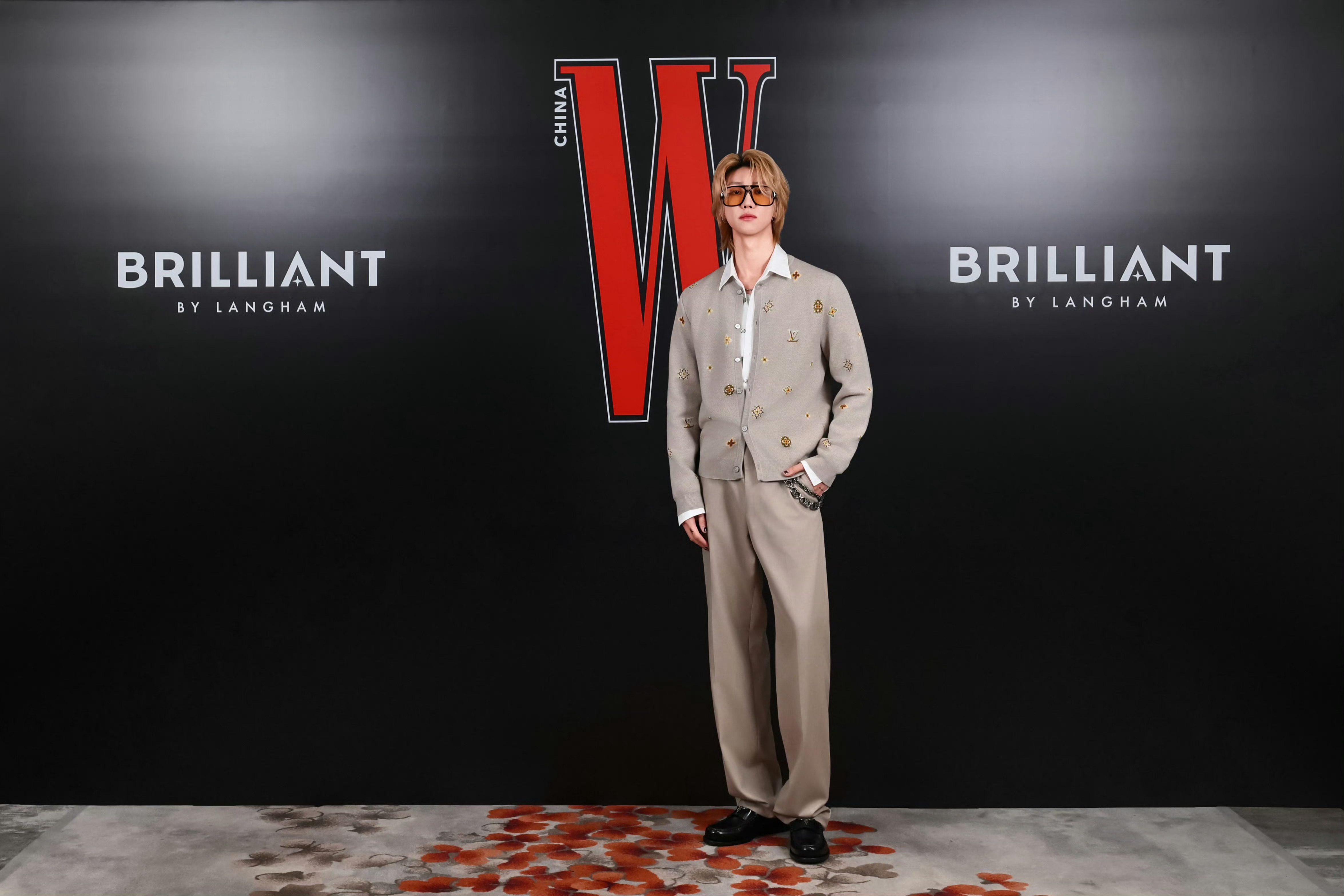 徐明浩「WART艺术晚高峰」 💐📷  穿LV的型男登场！个性又时髦~ 时尚灵