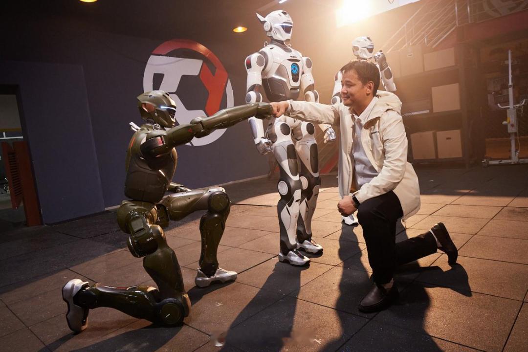 众擎机器人正式宣布完成 A2 轮融资。本轮融资，由长期深度布局硬科技的黄浦江资本