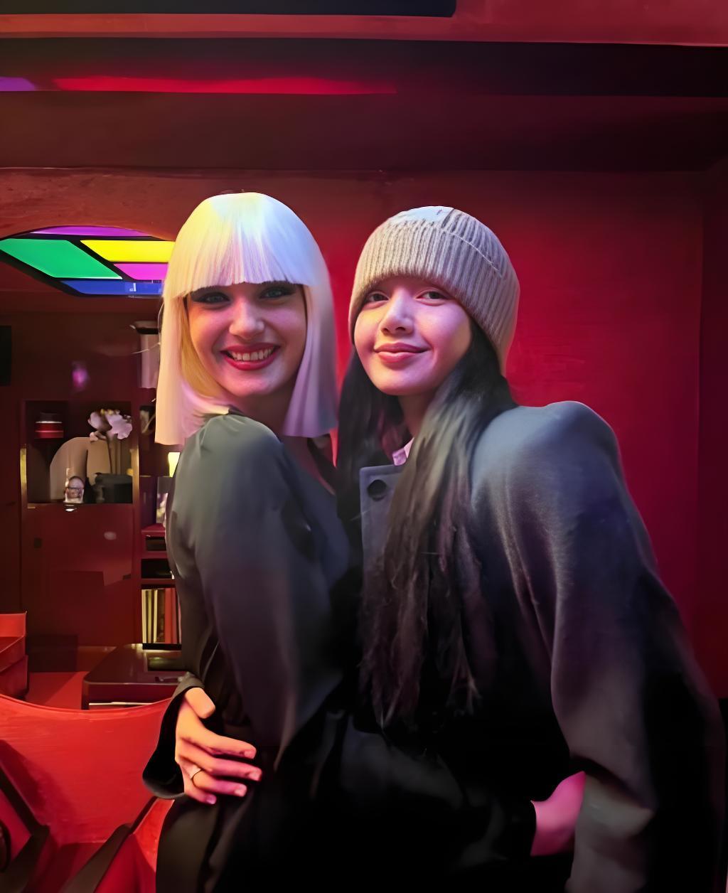 Lisa曝BLACKPINK时期曾隐藏恋爱Lisa为男友写歌前征求对方同意网友说