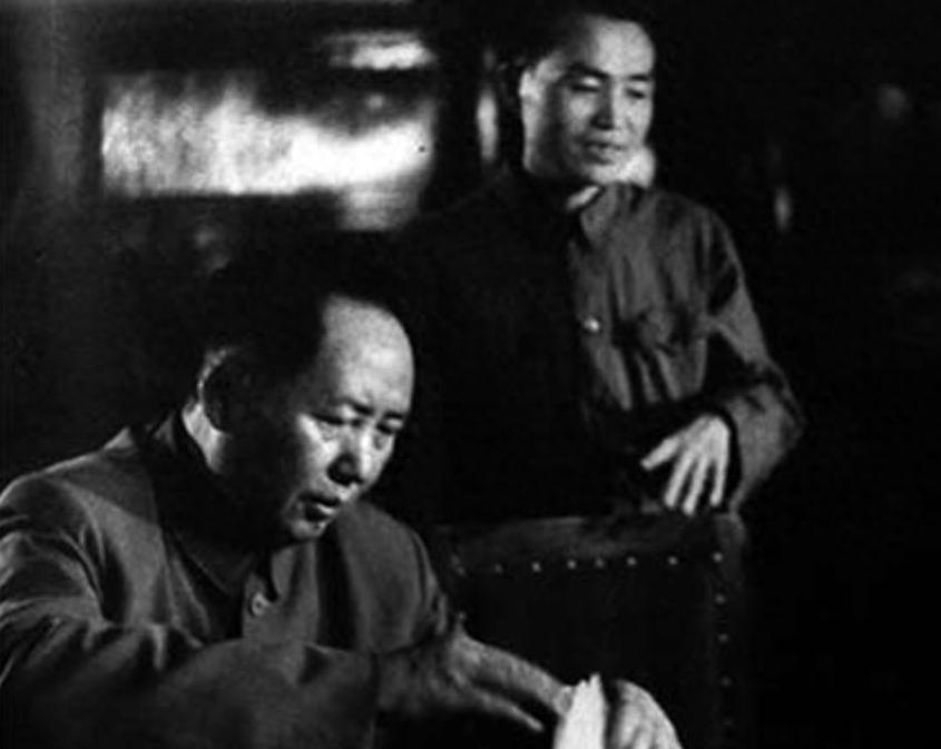 毛主席批示《人民日报》，发表胡乔木初稿，胡：我怎么向少奇交代

【1951年6月