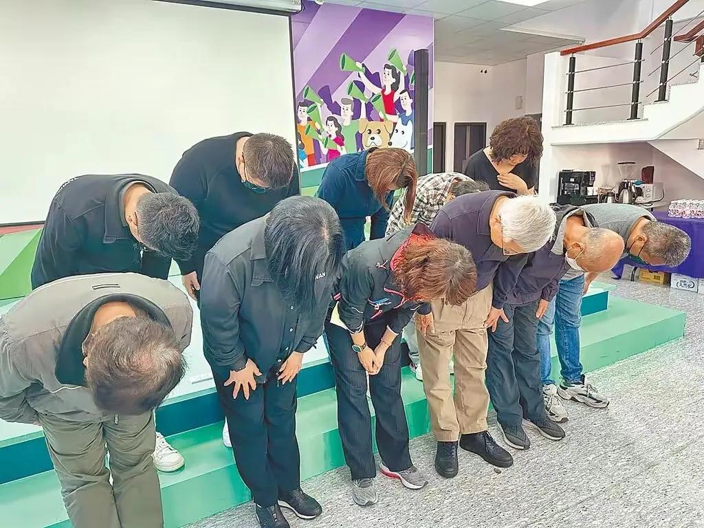 【民进党民代候选人的宣传车撞死人，并在“头七”隔天又恢复活动，司机是杀人未遂的“