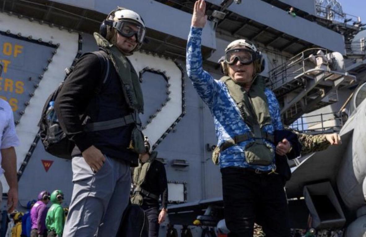 在阿曼间接谈判后，美伊同意下周继续会谈，但军事威慑同步进行。特朗普的伊朗问题首席