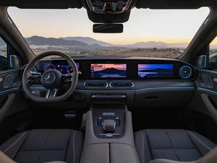 奔驰内饰丢掉的豪华感，被smart精灵6号捡回来了？
奔驰发布了新款GLS和GL