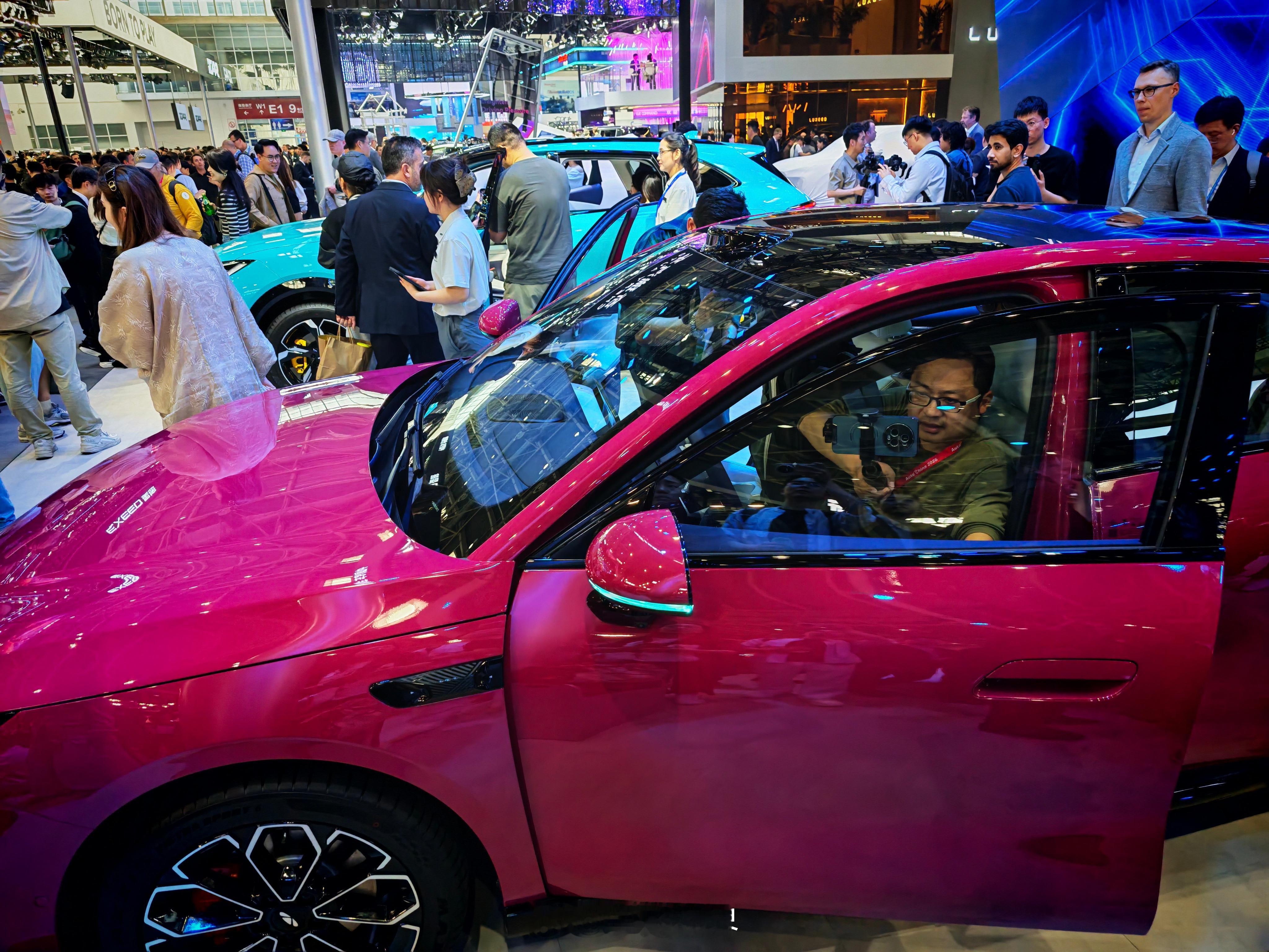 风云A9开启小订了，他的设计很“出圈”，风云A9拿了红点奖。凌风美学、溜背造型、