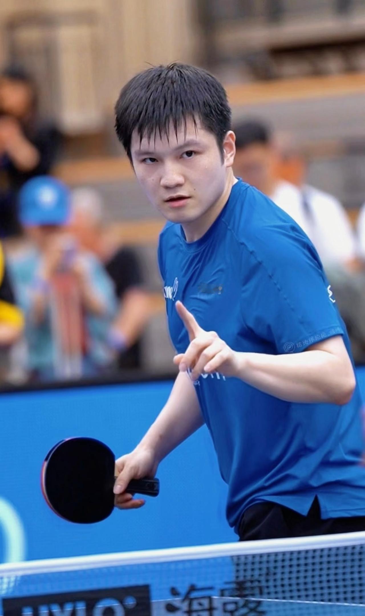 看了樊振东的这场比赛，确实有几点感受特别明显！
整场比赛中，樊振东的表情一直比较