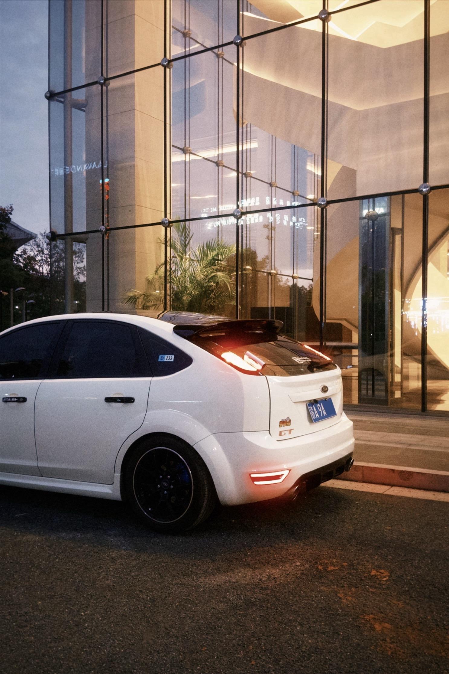 【高像素时代，人们开始追求模糊质感】而电车时代，也同样会有人花心思玩一辆燃油老车