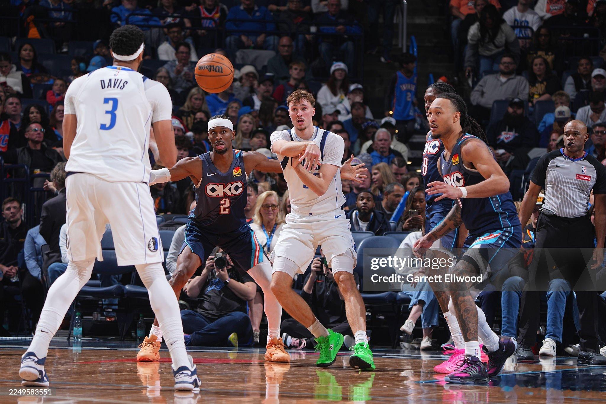 MFFL 据消息人士透露，达拉斯希望先观察弗拉格￼、欧文￼、戴维斯一起打球的表现