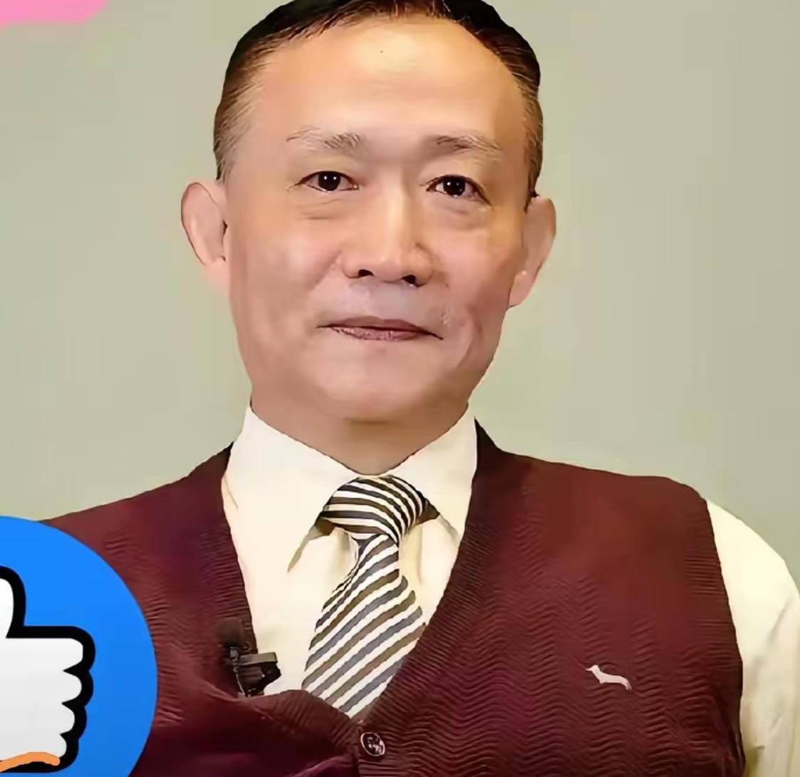 卢麒元直言反对“十五五”计划中关于水电和数据私有化的提议，他认为水电和数据这两样