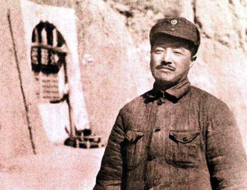 2005年，湖南老农声称贺龙元帅欠他420块，要求政府还钱，而正当所有人以为老人