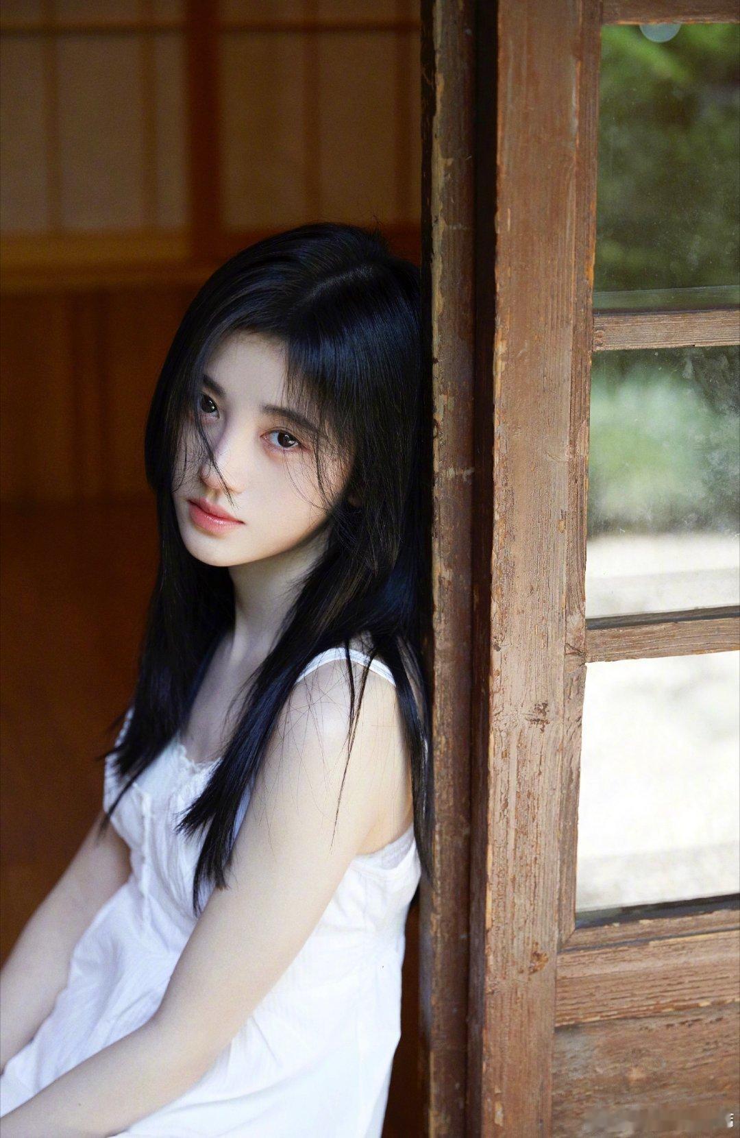 jjy鞠婧祎苏绿夏jjy鞠婧祎万花世界 朝晖洒满大地时，我的爱意也徐徐升起.