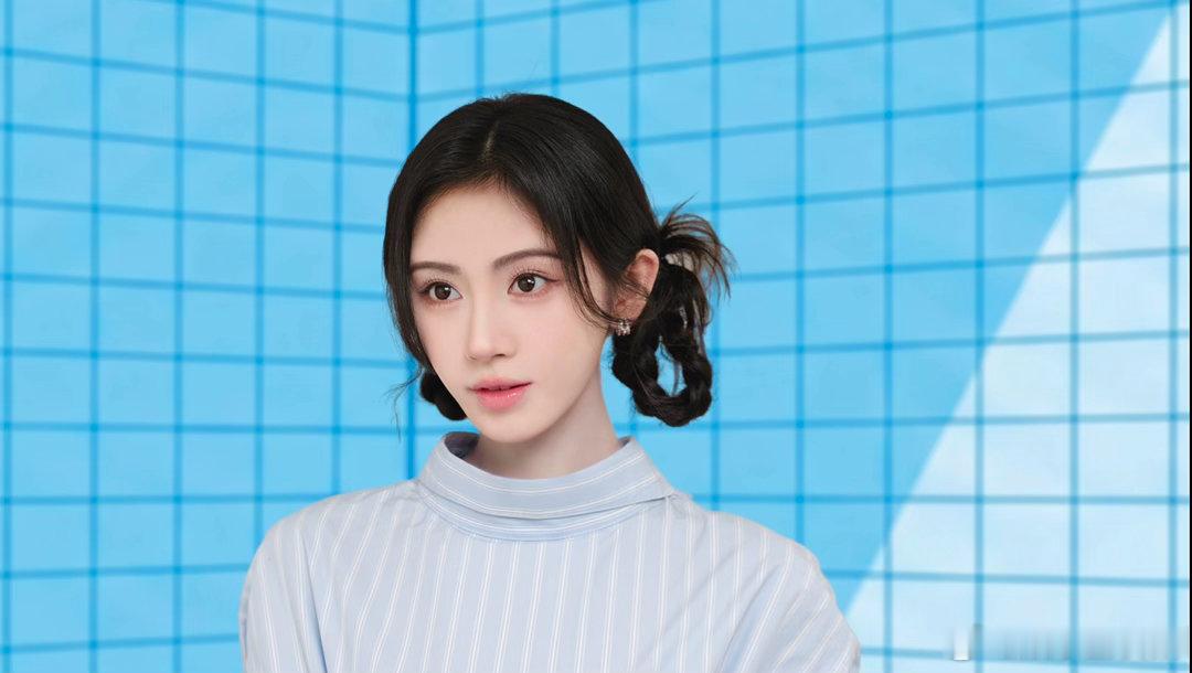 鞠婧祎的美不止一面 双丸子的鲜活元气，蓝钻礼服的温柔璀璨，风格随心切换。好物加持