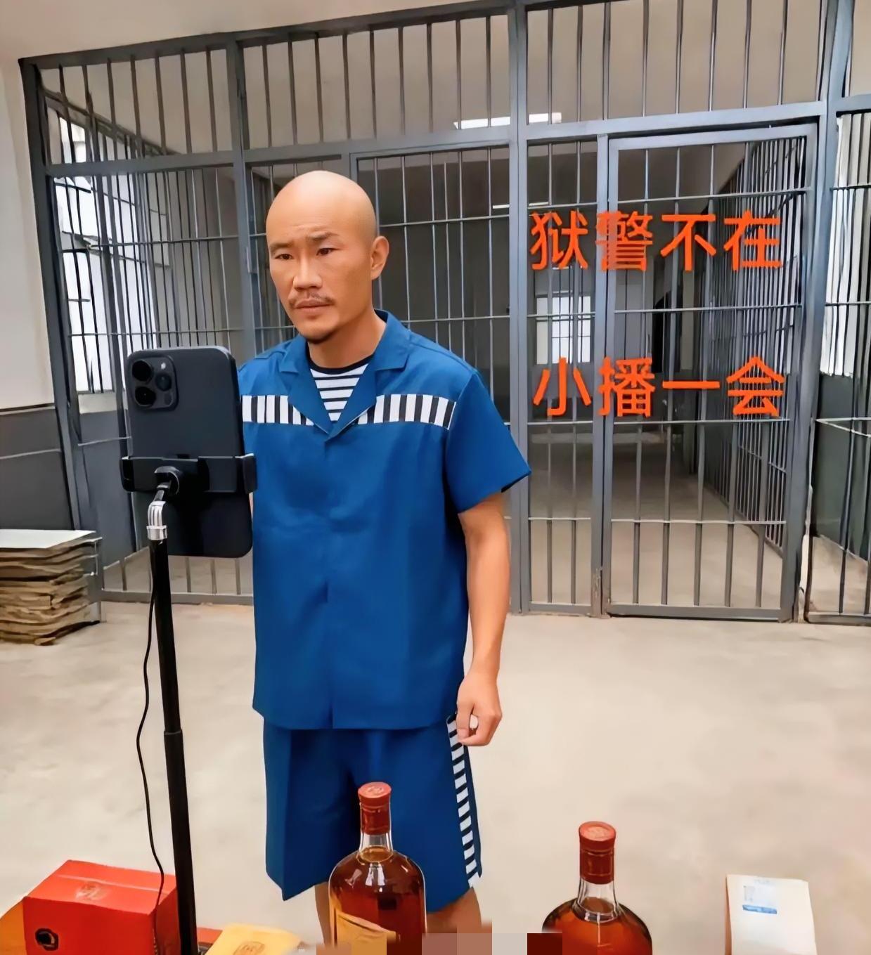 小兵张嘎的演员被刑拘7天！没文化真可怕具象化了。直播时他穿着警服，看来真把自己带