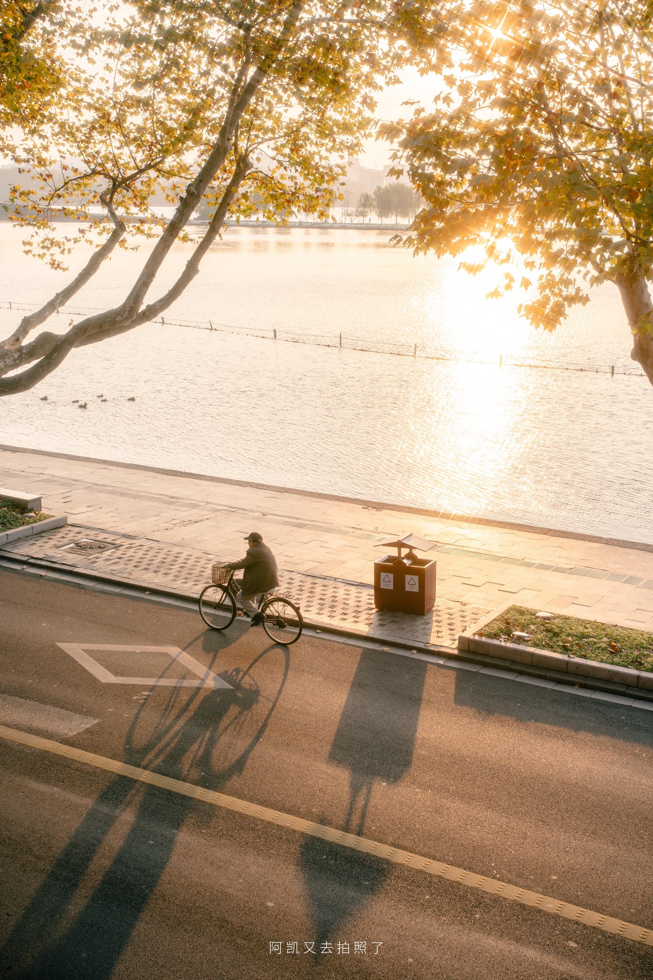 真的没人能拒绝西湖日出前后三十分钟。