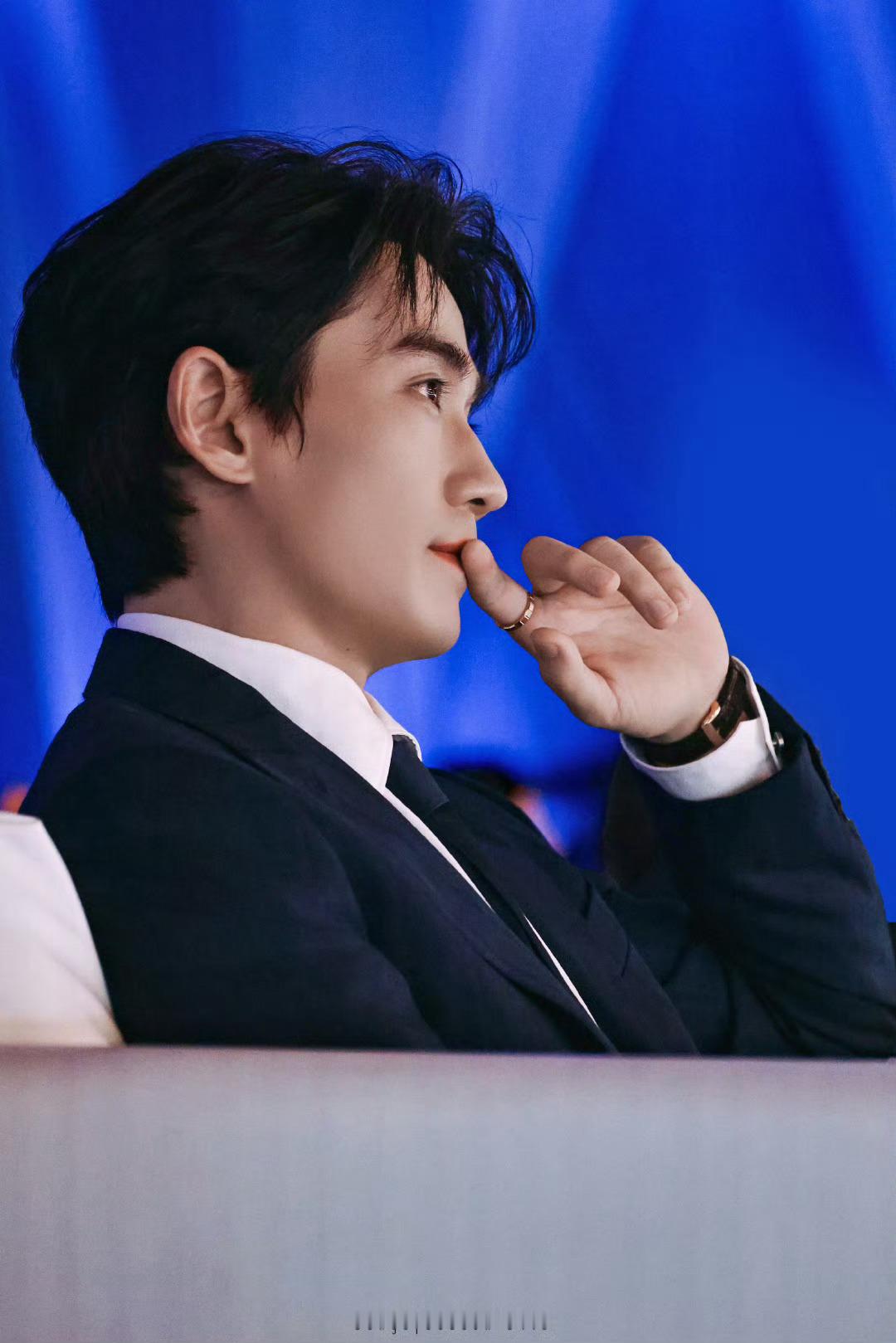 啃指甲[羞嗒嗒]朱一龙原来看指甲可以辨健康 ​​​