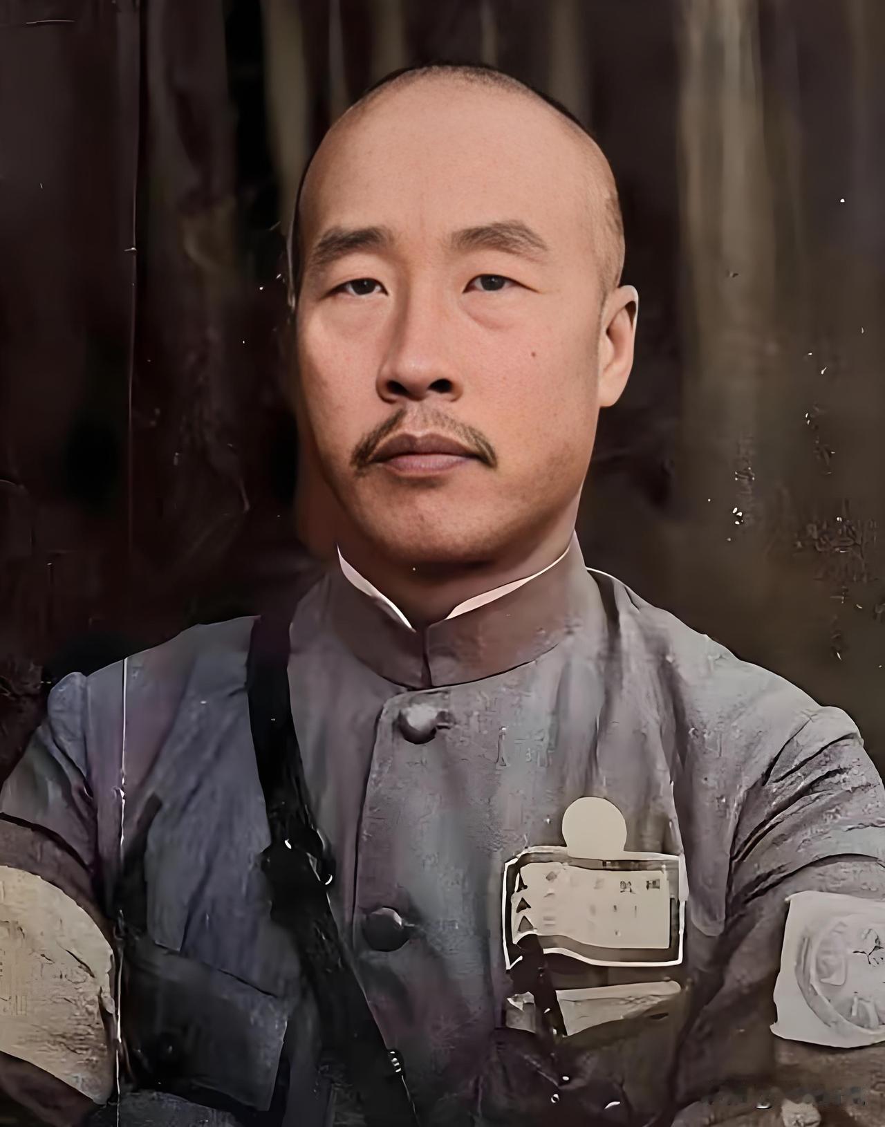 1937年，韩复榘叫来手下五个师长，讨论是否和日本人合作，孙桐萱带头说：“韩主席