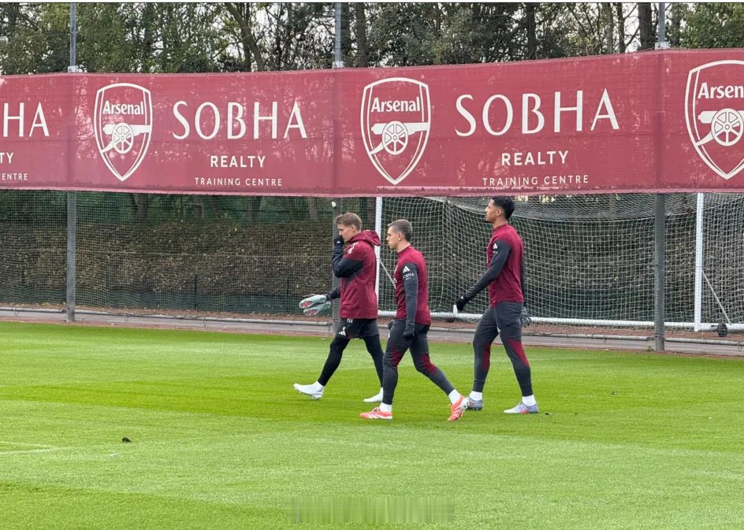 BBC记者AH消息，厄德高参加了周二的训练，热苏斯也一样。但哲凯赖什和哈弗茨没有