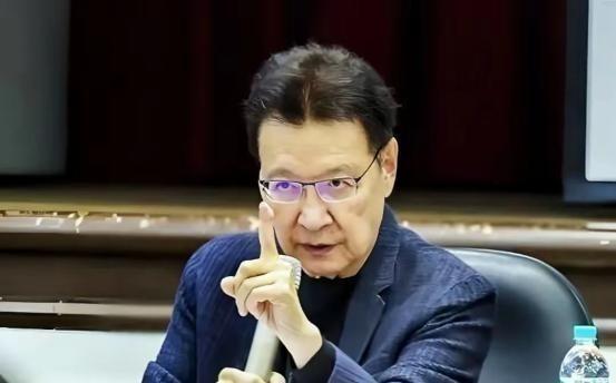 赵少康抛出“统一大难论”时，常举一个似是而非的例子：众多老兵赴陆探亲后竟都折返，