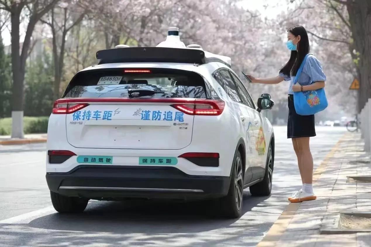 公务用车都使用萝卜快跑有以下16项好处：
1，省下了司机；
2，省下了保险；
3