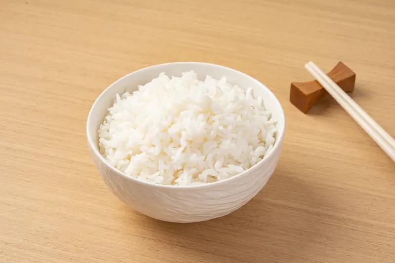 合肥有位超厉害的“米饭大王”田明，70岁身家百亿，是安徽首富。他1953年出生，