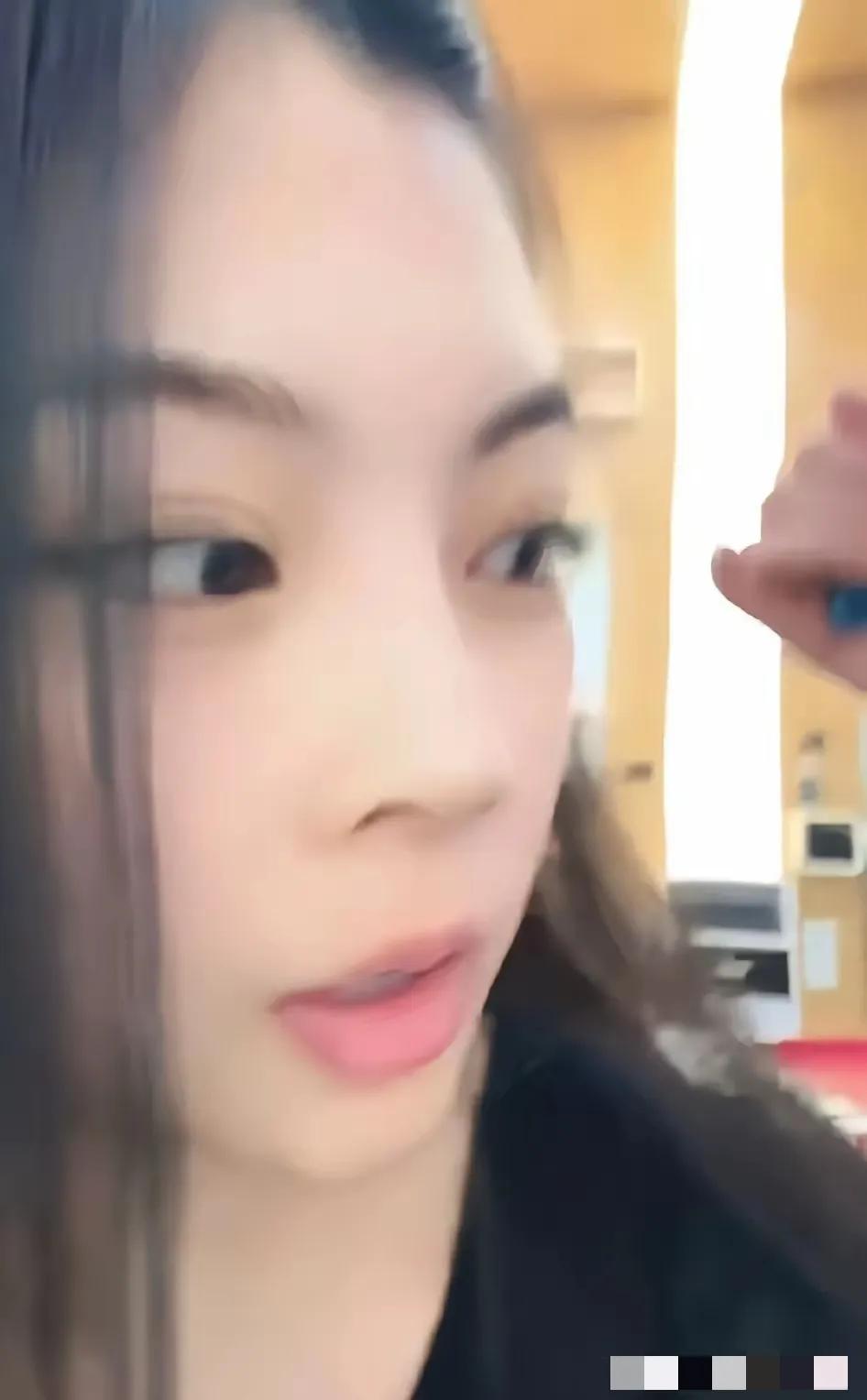 她会不会成为
第②个孟某贺呀

人都走了
各自发光呗

嘿宝宝找你
你说自己就好