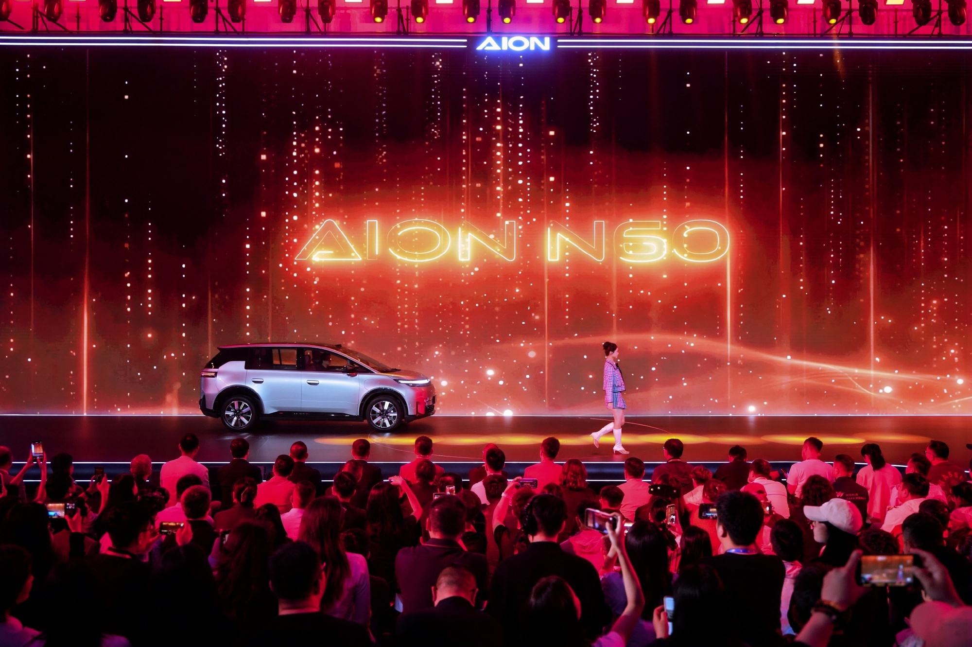 昨天晚上埃安N60正式开启预售，起售价11.58万元。这款车最大的亮点在于，很多